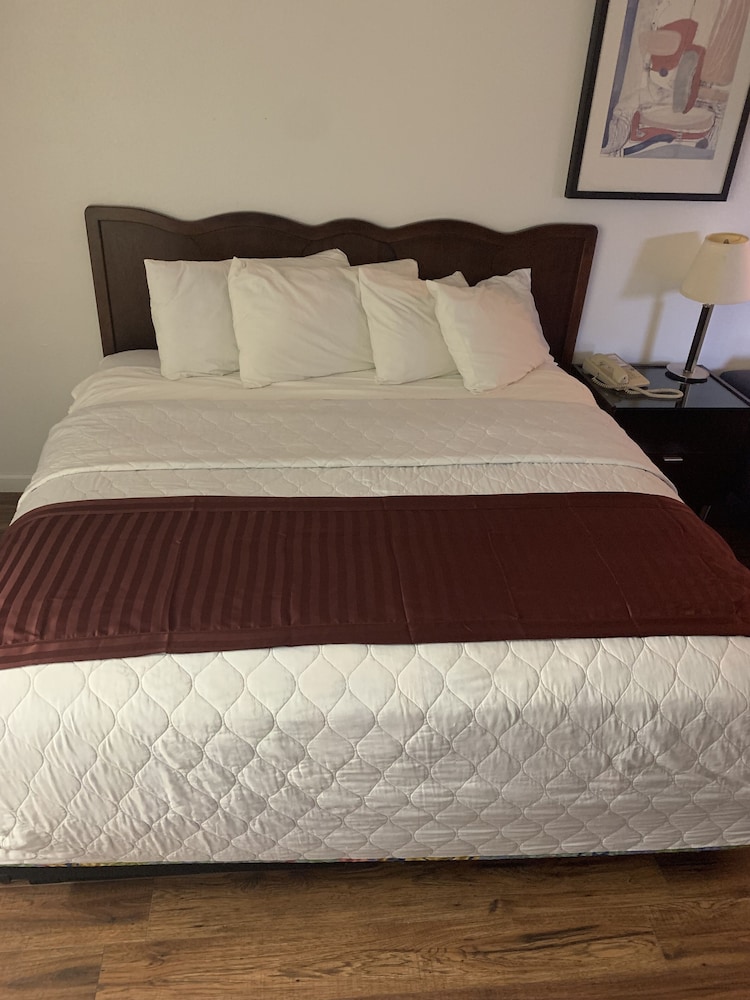 smokey point motor inn