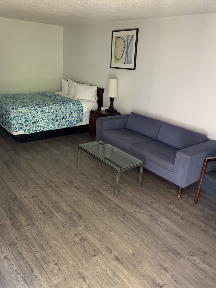 smokey point motor inn