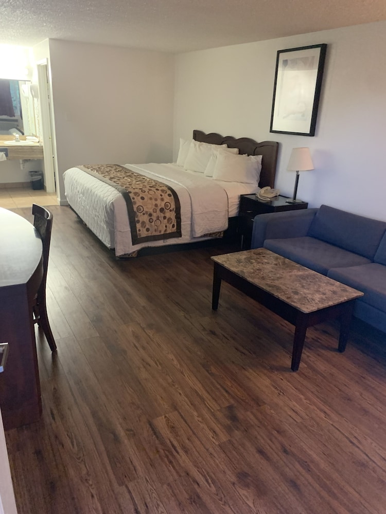 smokey point motor inn