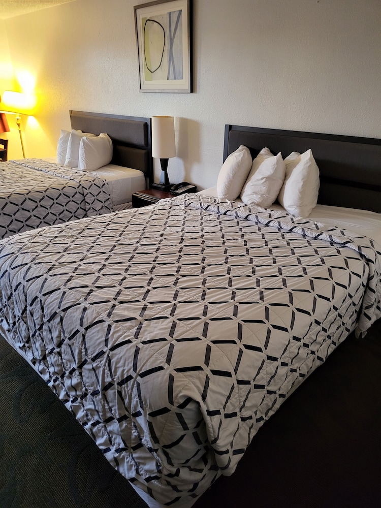 smokey point motor inn