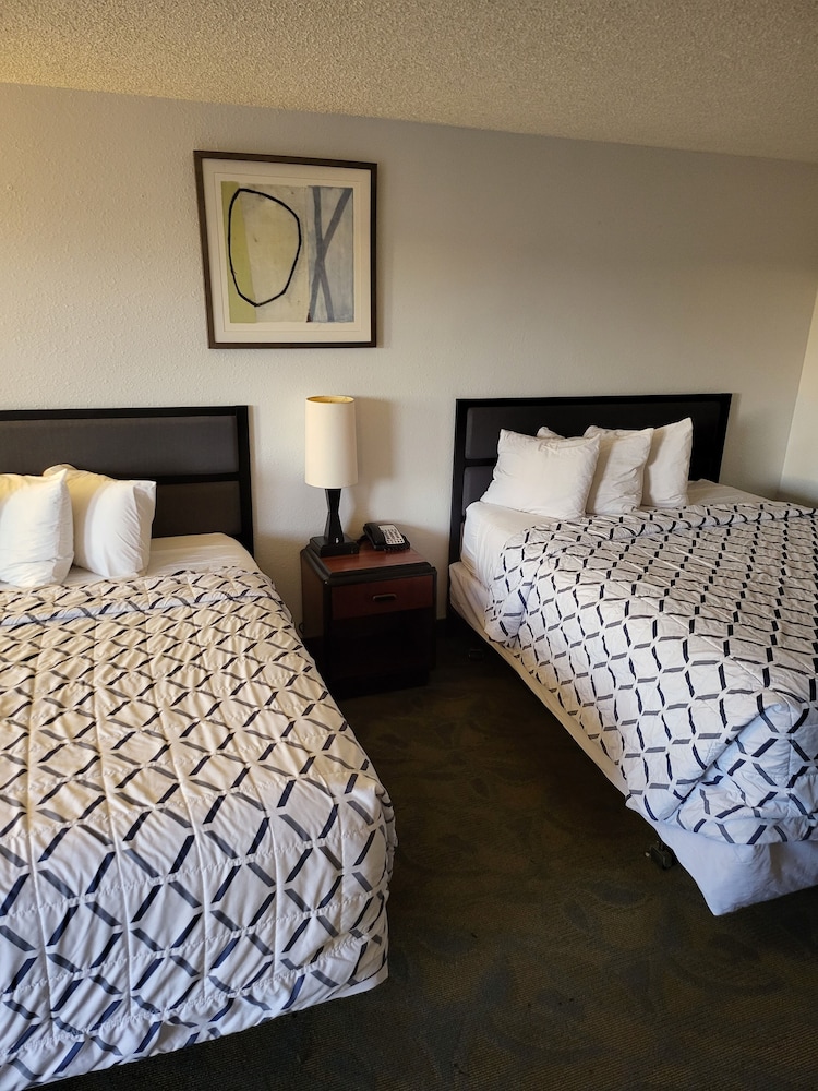smokey point motor inn