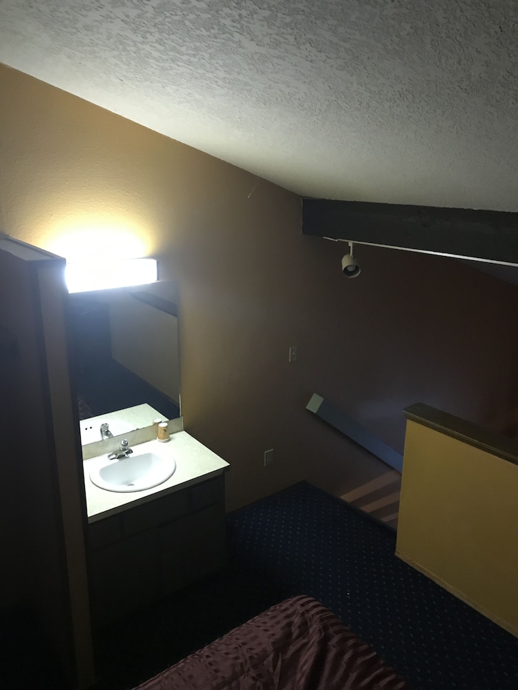 smokey point motor inn