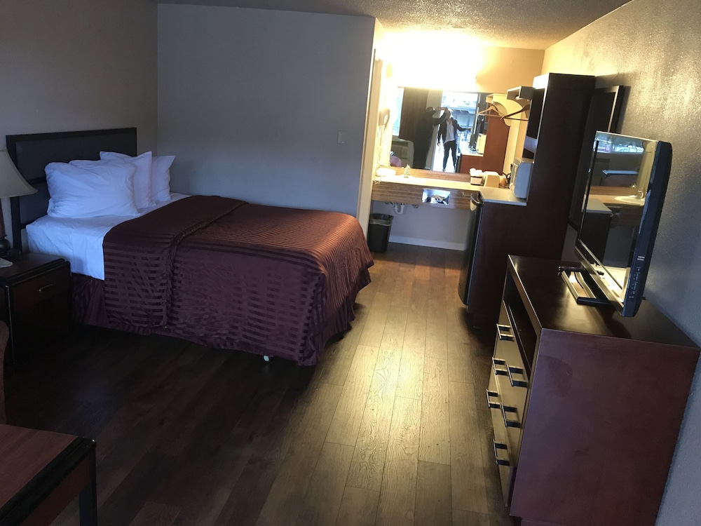 smokey point motor inn