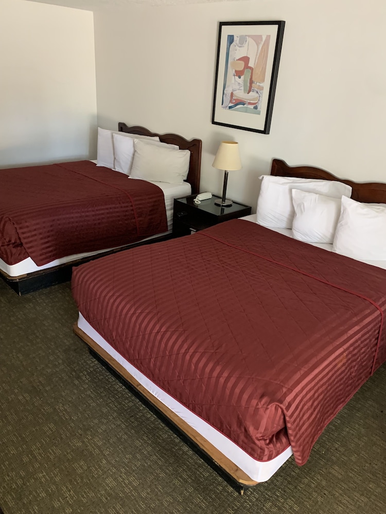 smokey point motor inn