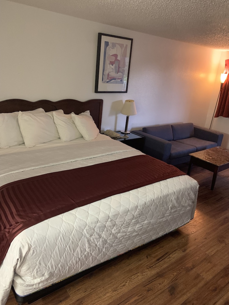 smokey point motor inn