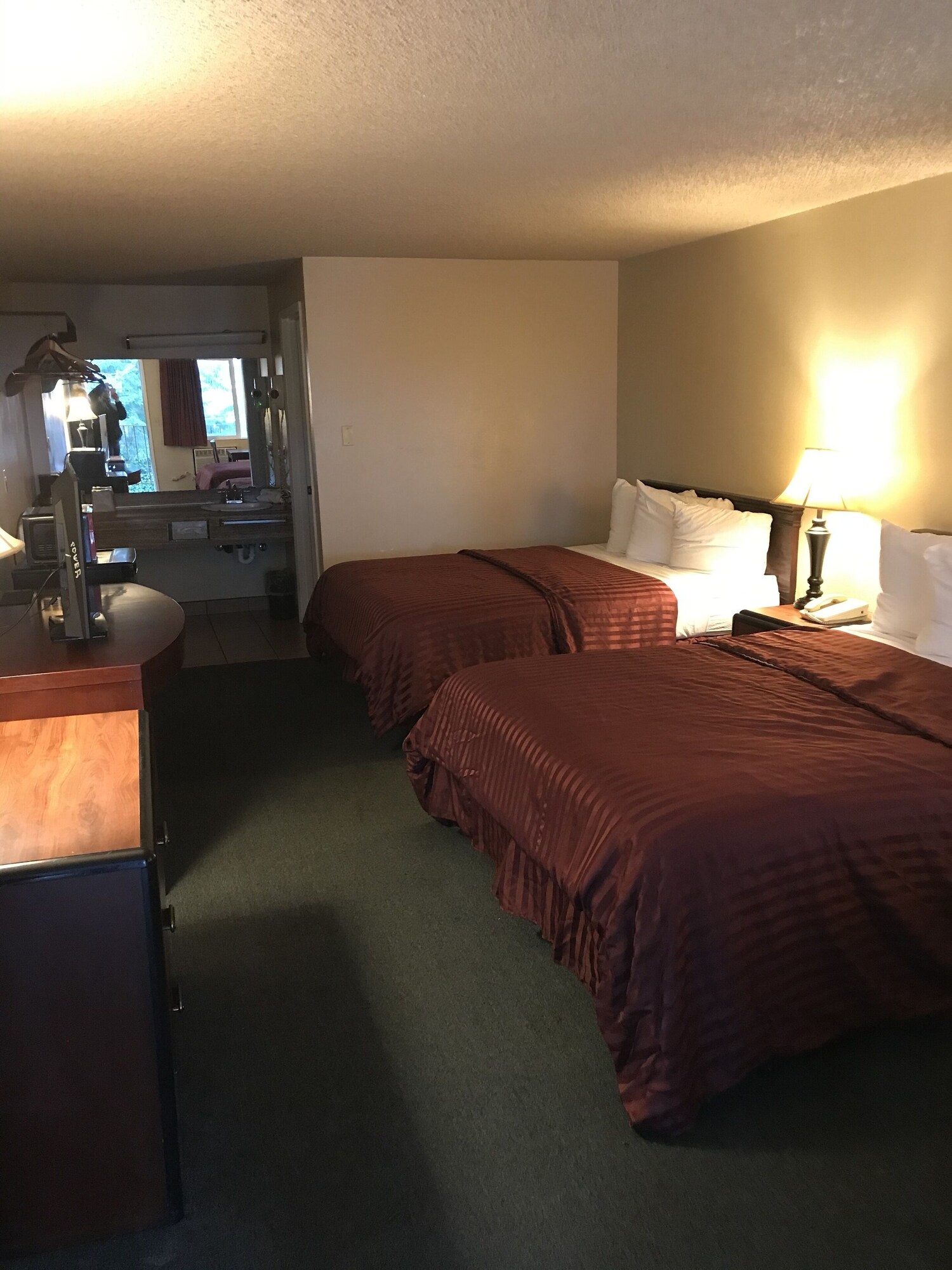 smokey point motor inn