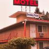 smokey point motor inn