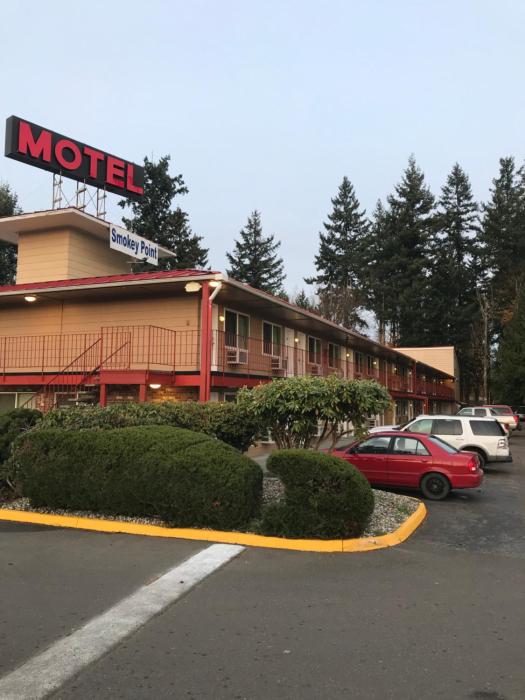 smokey point motor inn