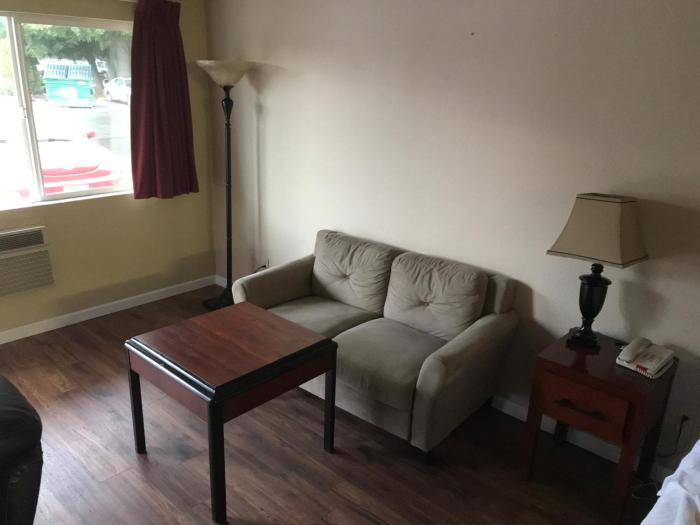 smokey point motor inn