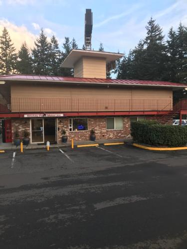 smokey point motor inn