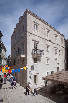 heritage hotel life palace