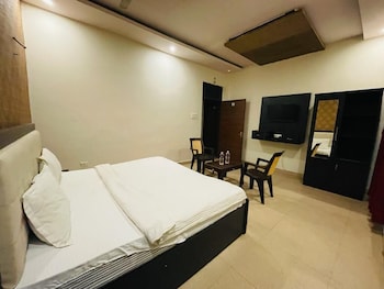 Hotel Royal Inn Lucknow,Plot No C-2/40, Vikas Khand Rd,2 star