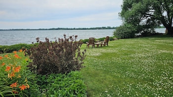 hotel oasis lac stlouis