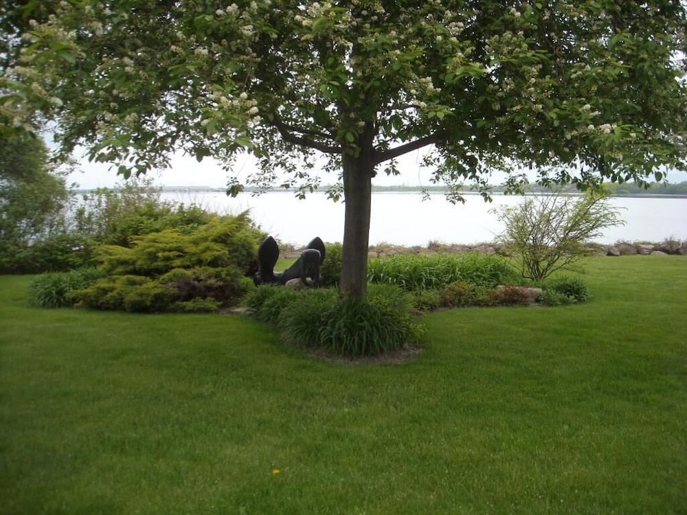 hotel oasis lac stlouis