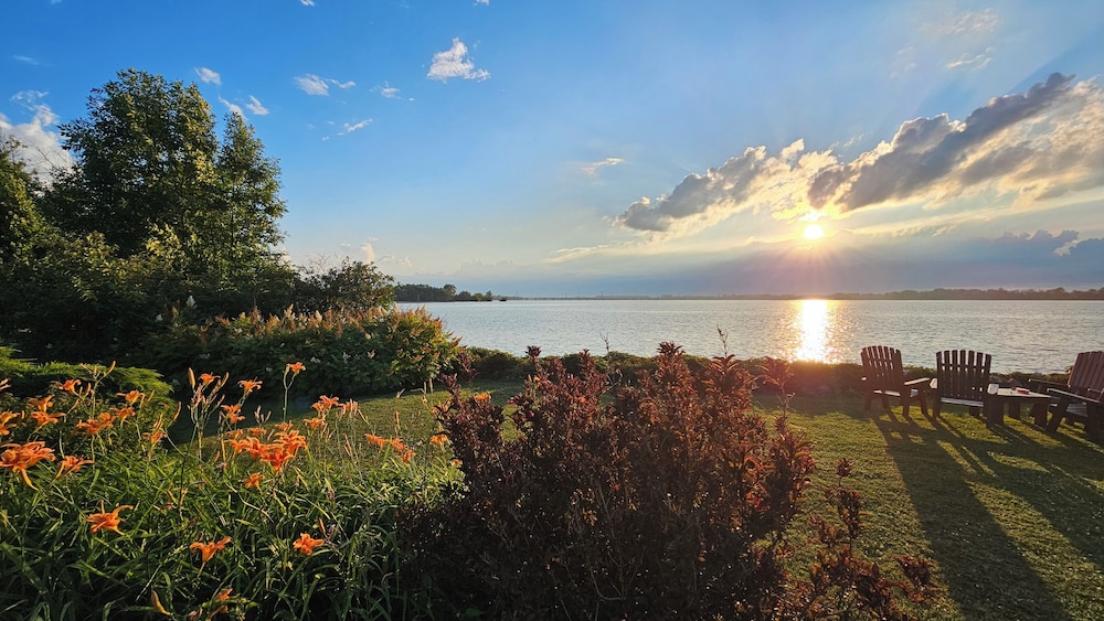 hotel oasis lac stlouis