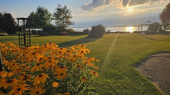 hotel oasis lac stlouis