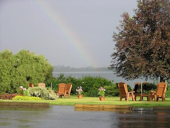 hotel oasis lac stlouis