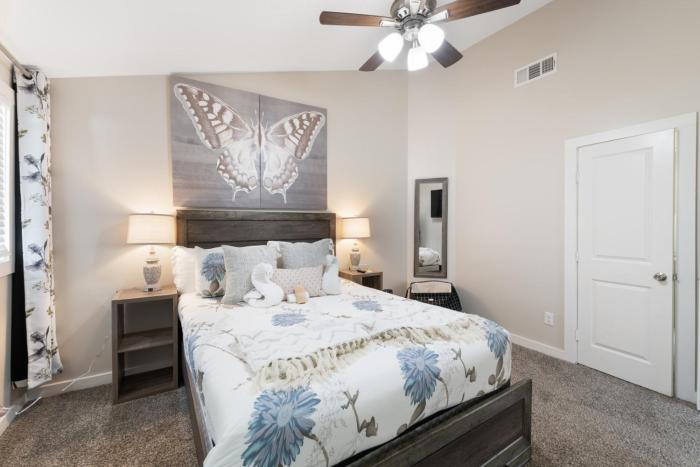 4 queen beds high speed wifi private parking