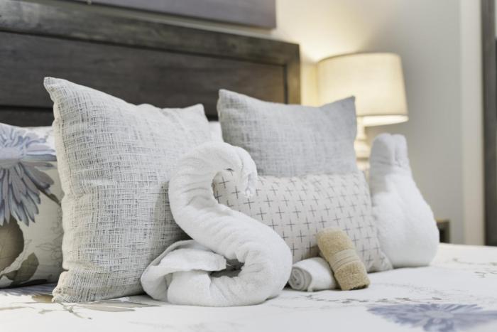 4 queen beds high speed wifi private parking