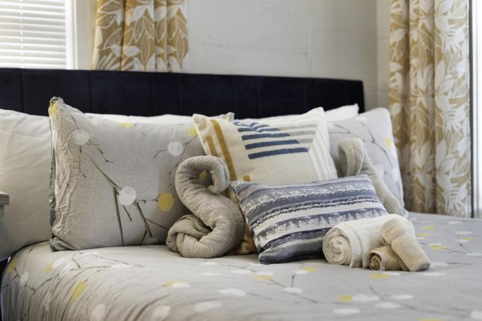 4 queen beds high speed wifi private parking