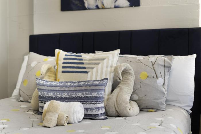 4 queen beds high speed wifi private parking