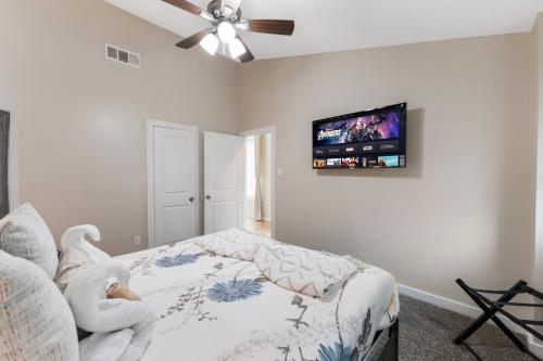4 queen beds high speed wifi private parking
