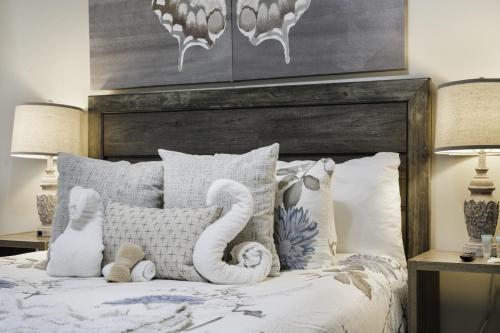 4 queen beds high speed wifi private parking