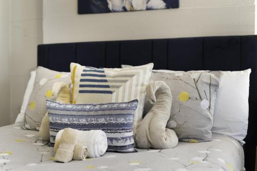 4 queen beds high speed wifi private parking