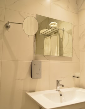 alexakis hotel and spa