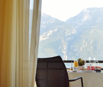 alexakis hotel and spa