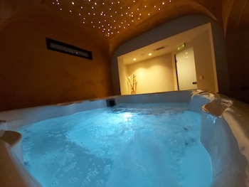 alexakis hotel and spa