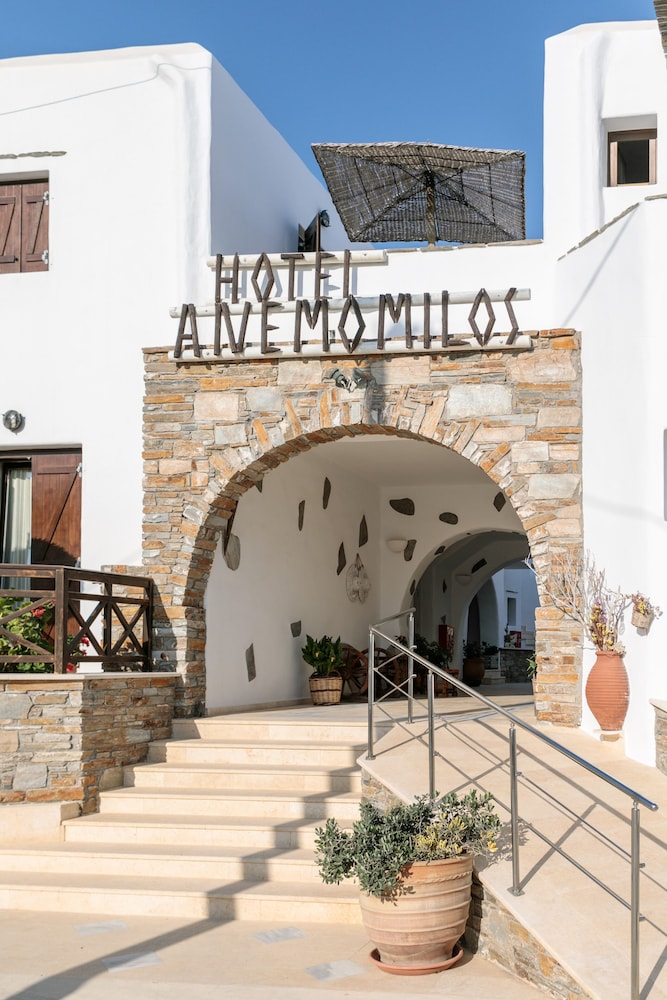 hotel anemomilos