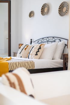 hotel anemomilos