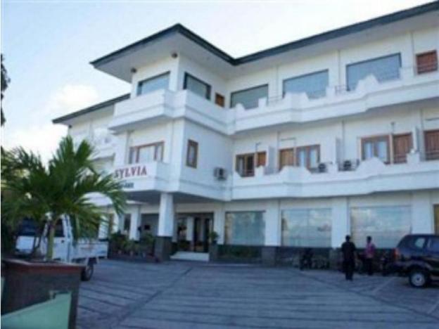 sylvia hotel maumere