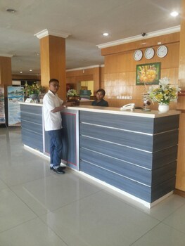 sylvia hotel maumere