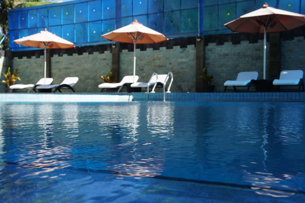 sylvia hotel maumere
