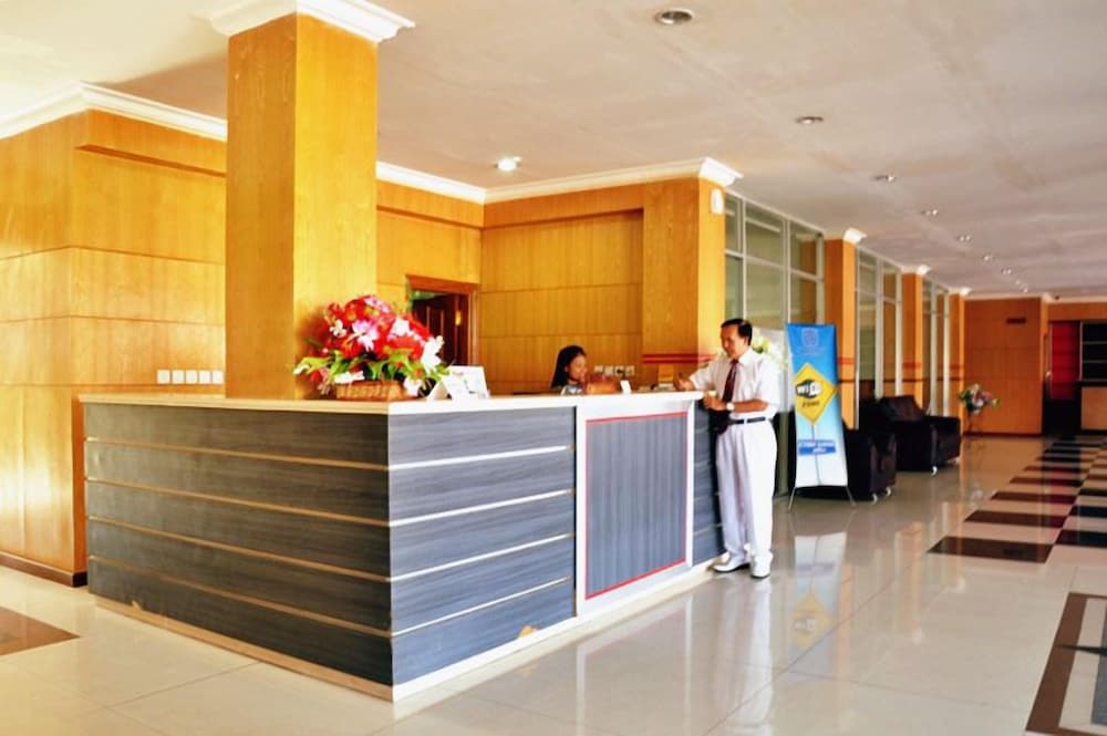 sylvia hotel maumere