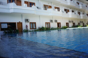 sylvia hotel maumere