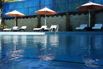sylvia hotel maumere