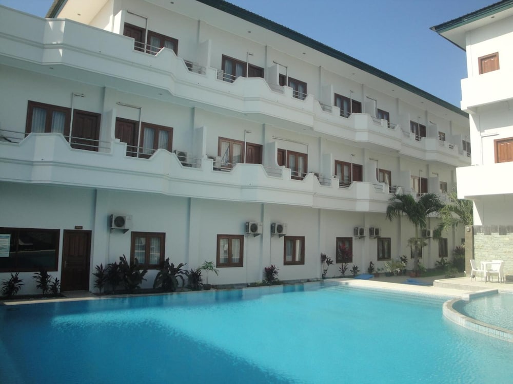 sylvia hotel maumere