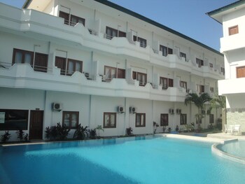 sylvia hotel maumere