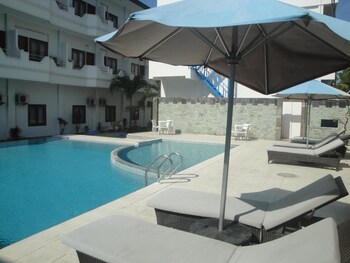 sylvia hotel maumere