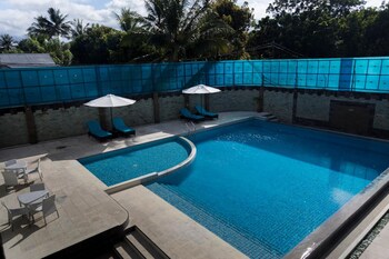 sylvia hotel maumere