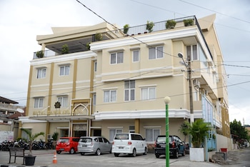 rangkayo basa halal hotel