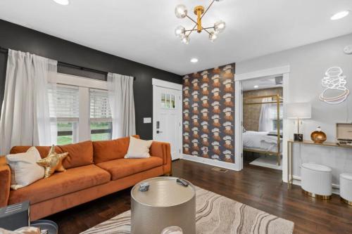 Space Cowboy - Firepit, Huge Yard, Close2downtown,,3 star