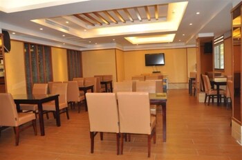 Yiwu Ruifeng Hotel,Near Yiwu Futian Wetland Park,3 star