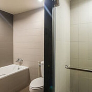 sea me spring tree hotel adults only