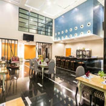 sea me spring tree hotel adults only