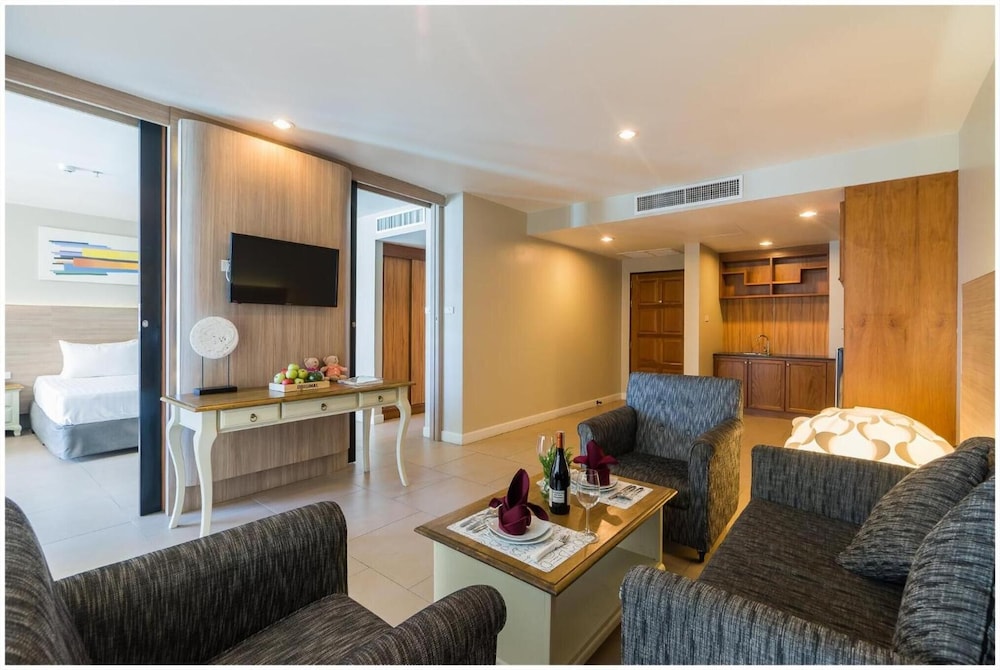 sea me spring tree hotel adults only