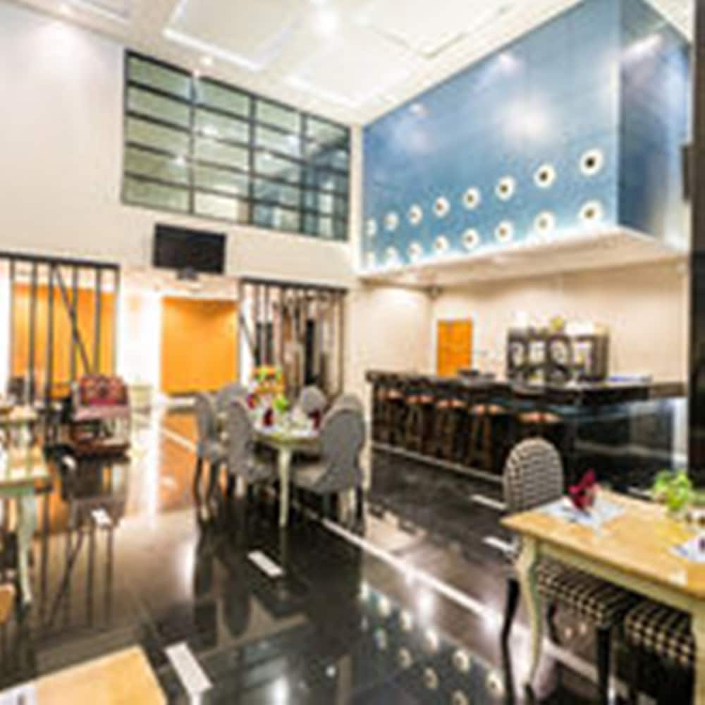 sea me spring tree hotel adults only